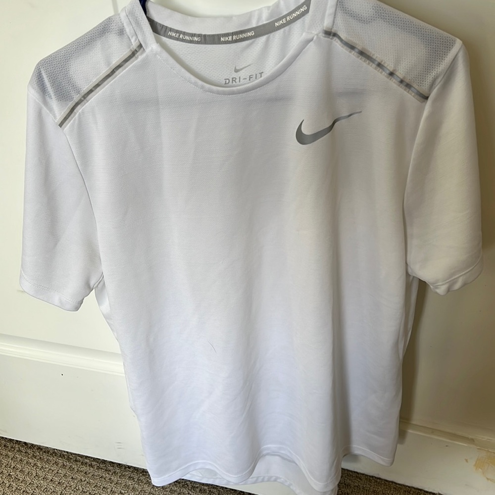 Nike mens medium (worn once) practically new!